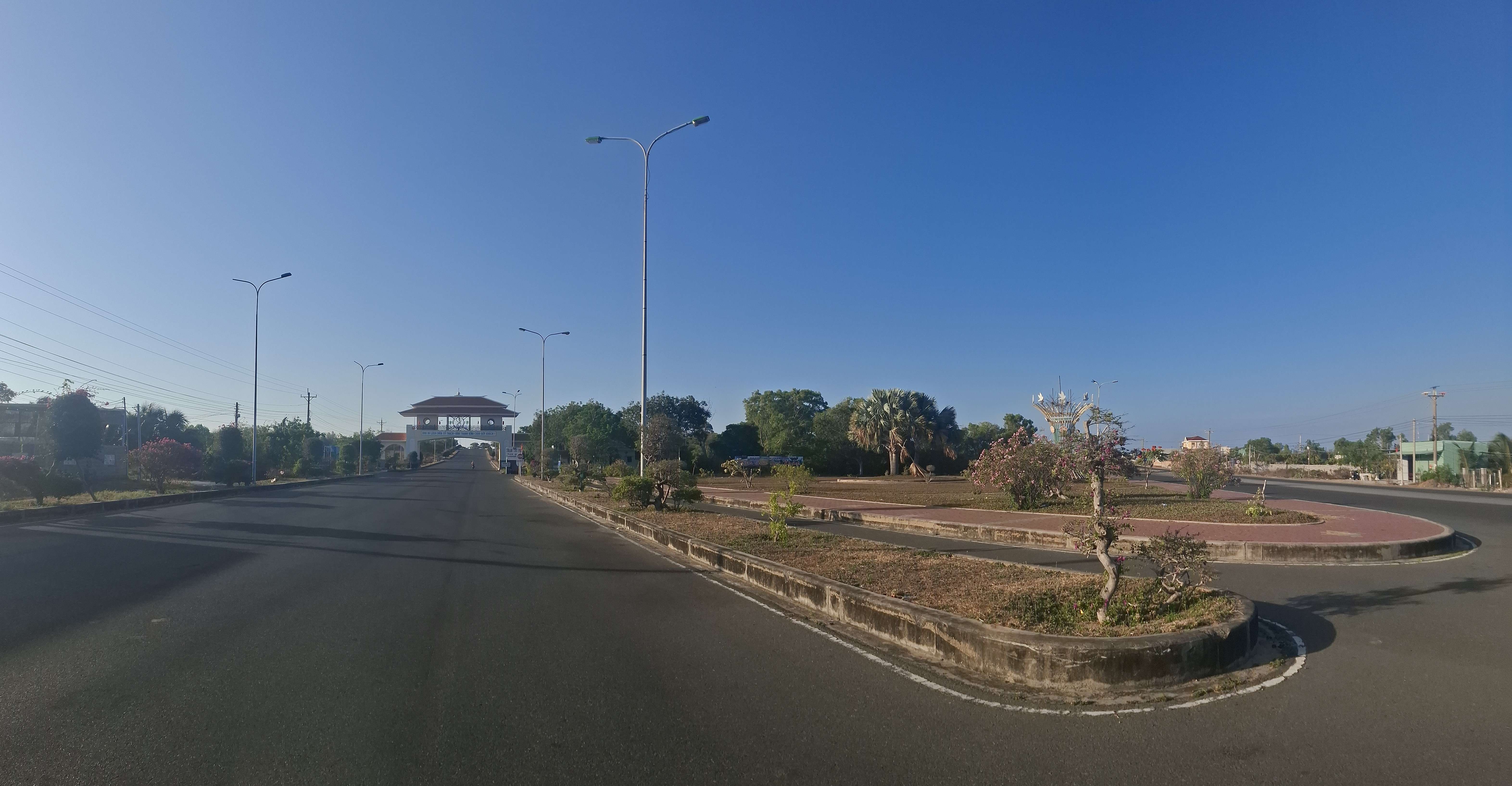 Cổng chào khu du lịch chùa Cổ Thạch